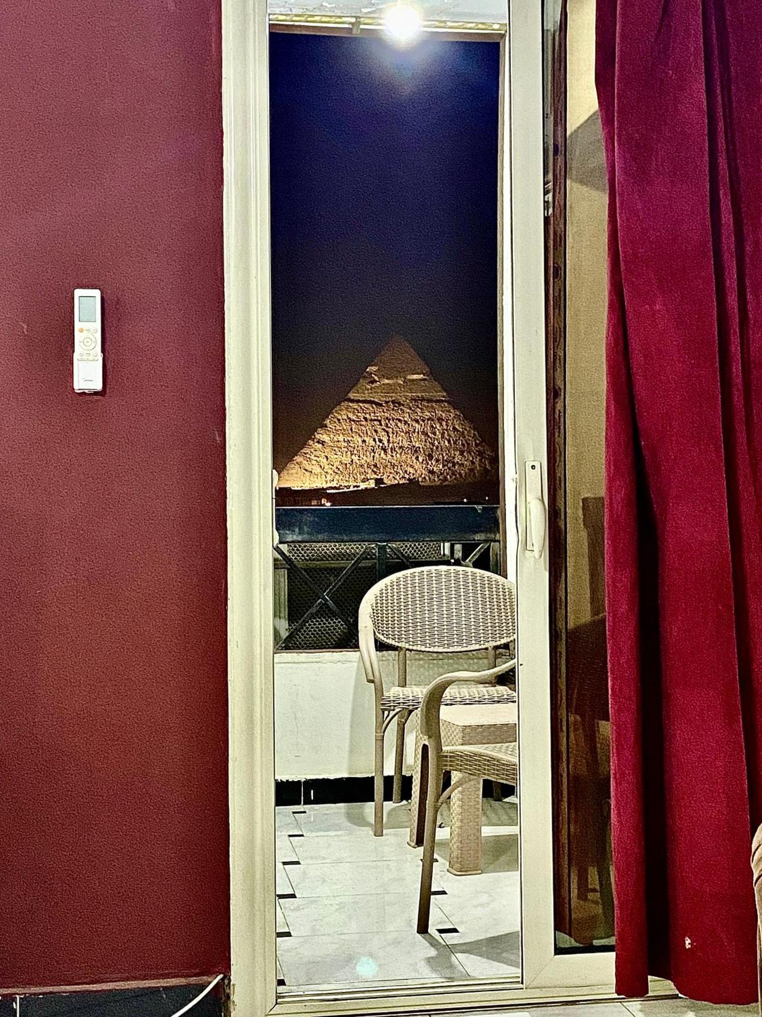 King Ramses Pyramids View *